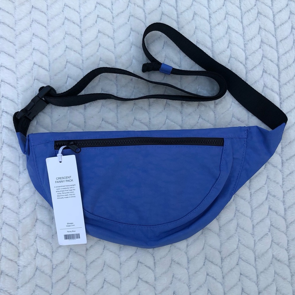 NWT Baggu Crescent Fannypack in Pansy Blue